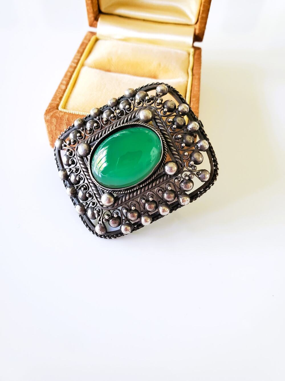 Vintage Green Carbochon Stone 800 Silver Brooch